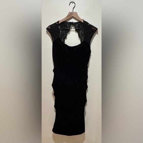 Xscape Black Lace Top Velvet Feel Midi Formal Evening Gown - Women’s 8 - Picture 1 of 6